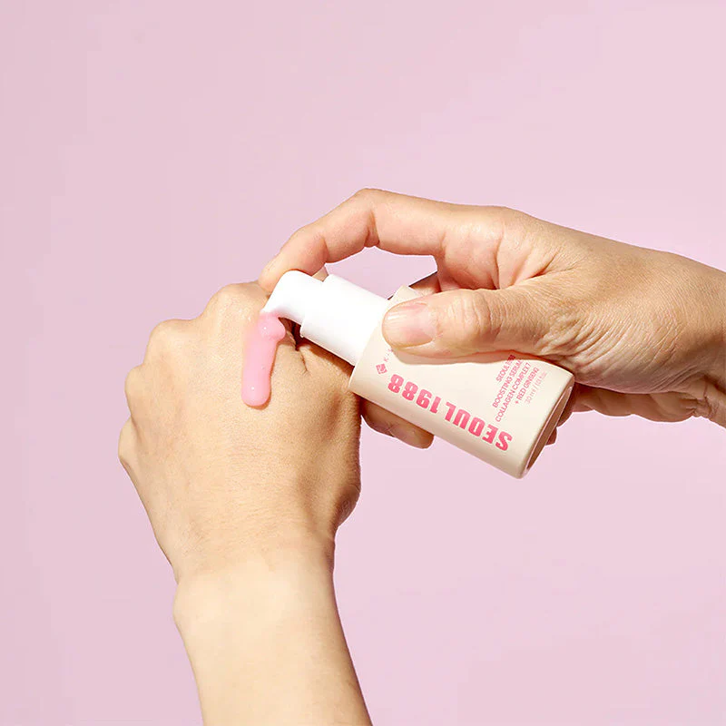 KSecret Seoul 1988 Boosting Serum wird mit Pipette auf den Handrücken aufgetragen – Schritt-für-Schritt Anwendung für K-Beauty Routine