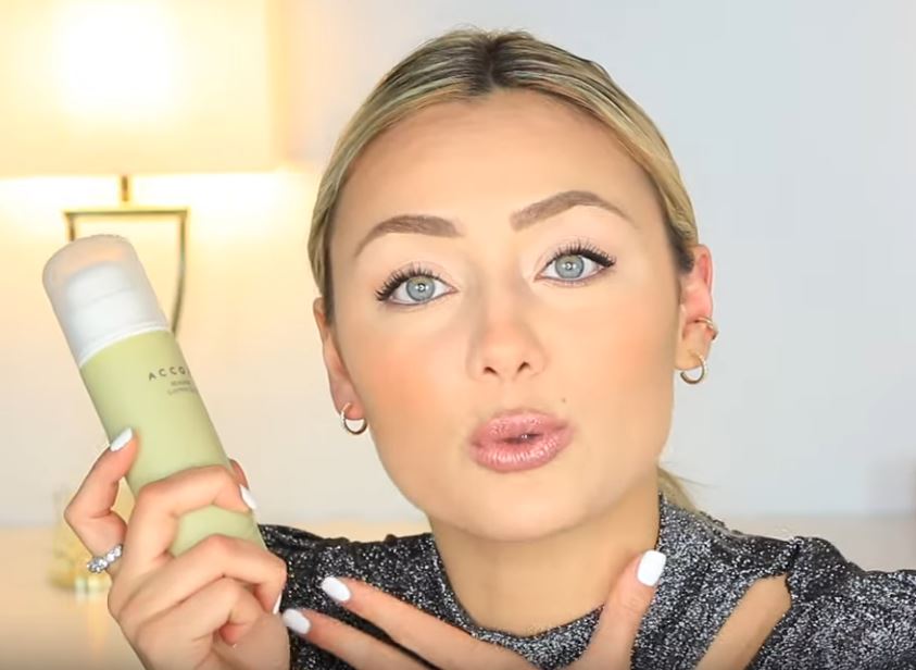 Youtuberin Gözde Duran zeigt ihre Skincare Routine