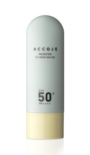 Ein Sonnenschutz der Marke Accoje für ölige Haut
